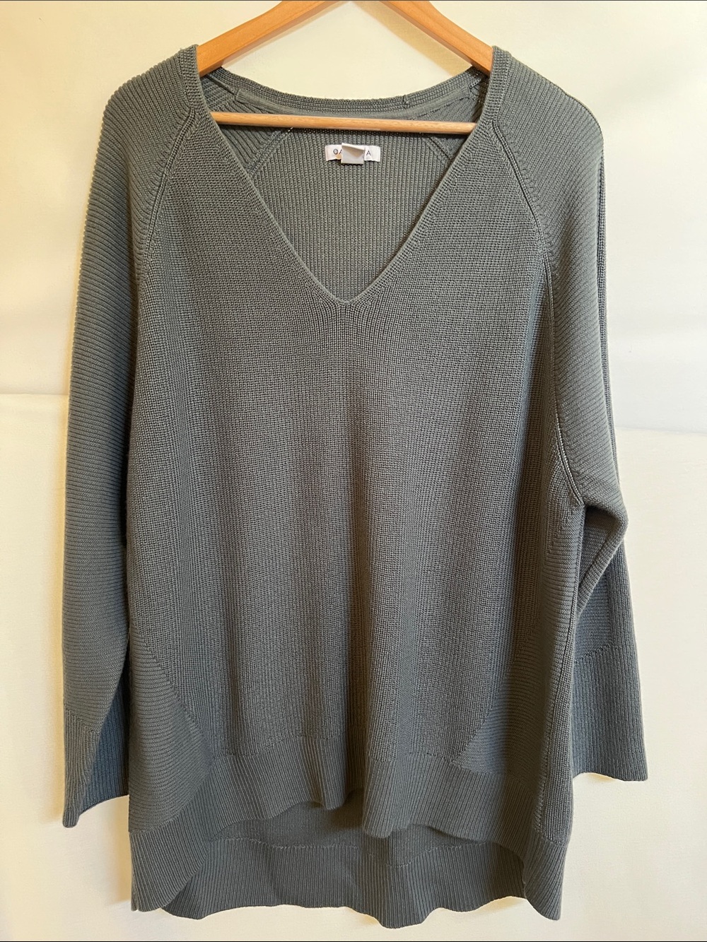 Athleta Wool Blend V-Neck Pullover Sweater in Gray